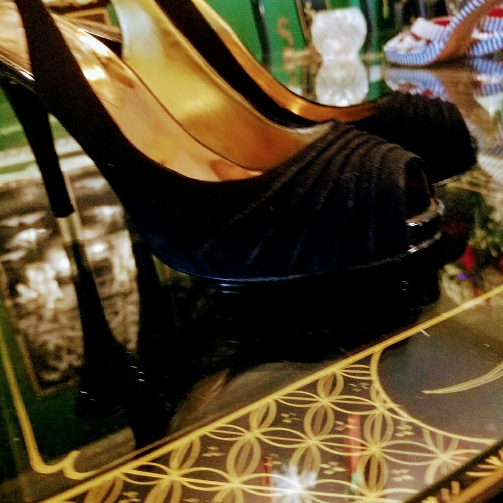 Shoes - Picture 2 of 4